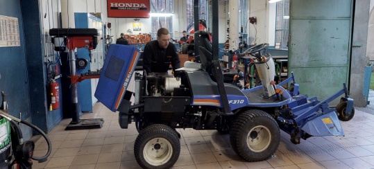 Entretien des tracteurs chez Anne & Faye Motoculture - Lisieux - Pont-l'Evêque - Orbec - Pont-Audemer